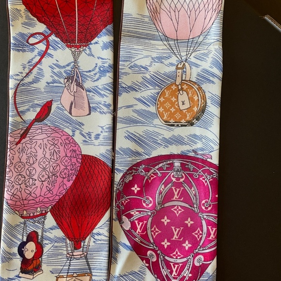 EUC LOUIS VUITTON TWILLY SMALL SCARF - Picture 10 of 10